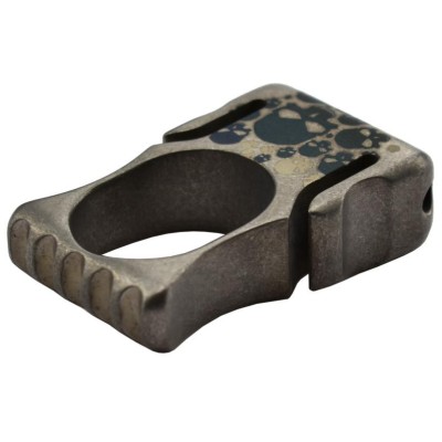 Maxknives TIKNU9SK Impact tool en titane anodisé motif skull